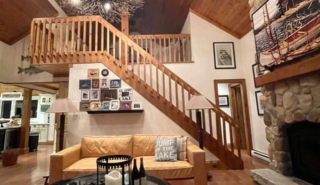 Private Muskoka Island Getaway 6 BR on Skeleton Lake New Boathouse and Fast WiFi