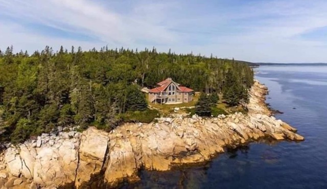 Private Nordic Spa Villa with Hot Tub and Sauna