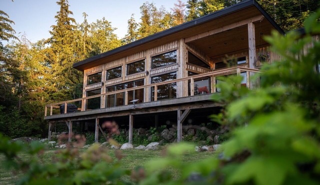 Private Oceanfront Lodge