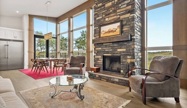 Private Retreat w/Gym, Office, Garage, Deck