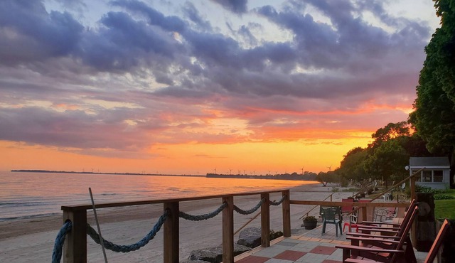 Private sand beach. Lakefront. Spacious LongBeachCottages.com – Cottage #1