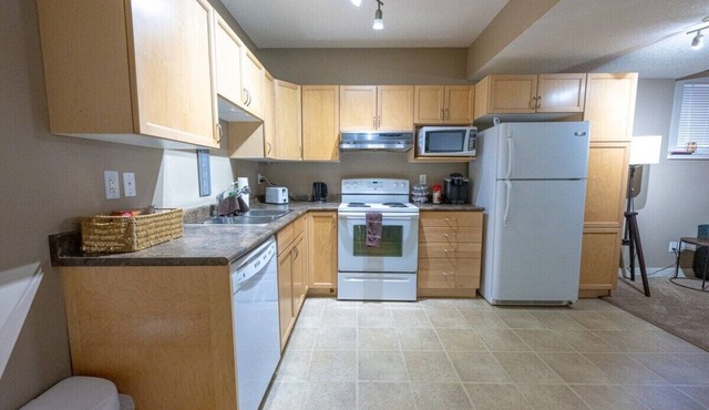 Private Suite- 2 Beds | Full Kitchen | Free Wifi