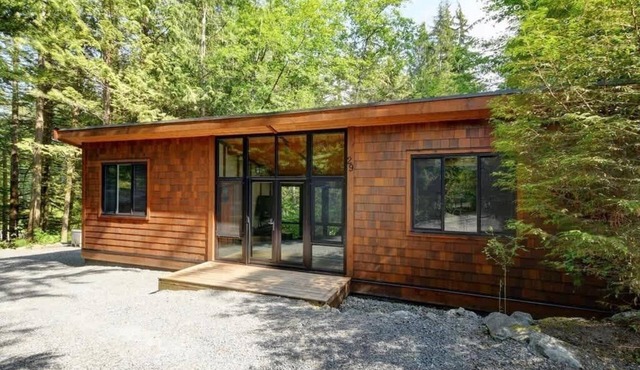 Private treed setting - no pets - garden view