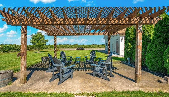 Private Vineyard Home w/2 Bedrooms - Mins to Old Town NOTL & Falls
