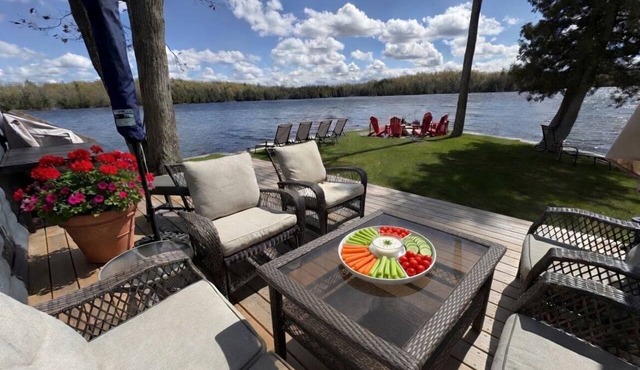 Private Waterfront Point |Surrounded by Water, Fire Pit & Kayaks Included