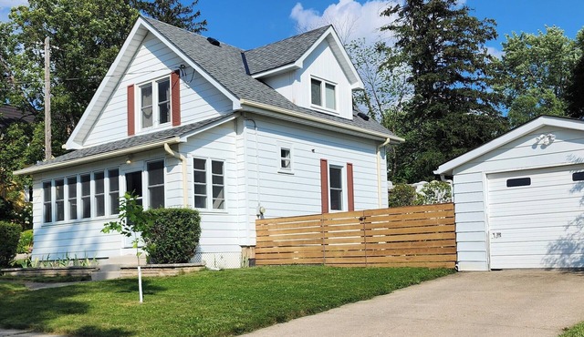 Queen's Haven - Clean, Peaceful & Private Upper Unit in Historic Neighbourhood
