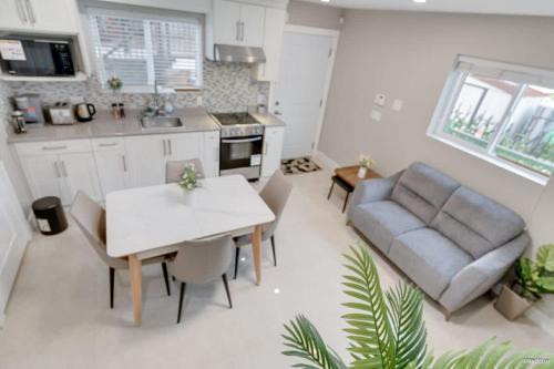 Quiet 2BR Suits in Vancouver with Private Entry