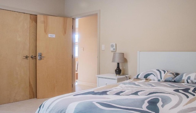 Quiet Private Room with Ensuite - Broadmead 908