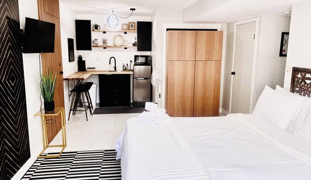 Quiet, private suite with parking, steps away from the West Kelowna Wine Trailsn
