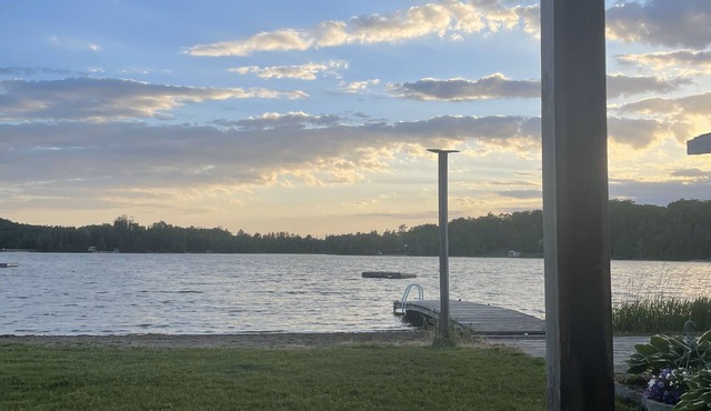 Quiet Waterfront Retreat on Connell's Lake