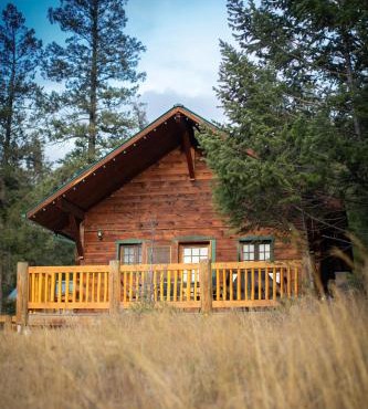 Radium Cabins Centrally located in Radium Hot Springs BC