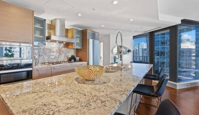 RARE,BEAUTIFUL , ONE OF A KIND LUXURY UNIT @SHANGRI-LA