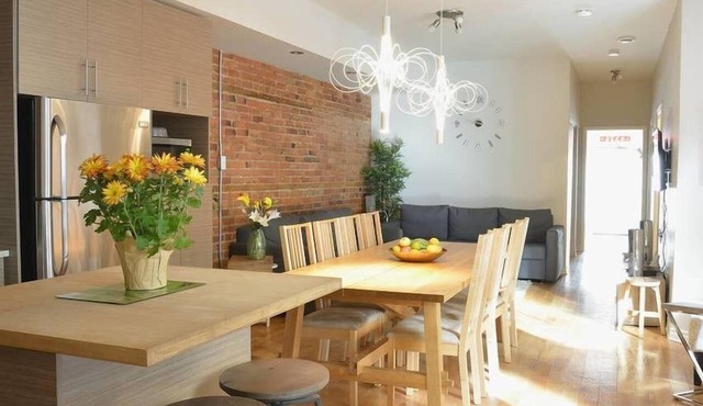 Rare Find! Ground Floor apartment near metro. Patio, 4 bedrooms + 4 bathrooms.
