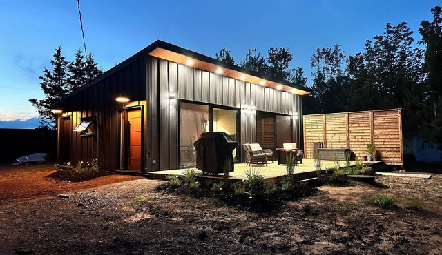 Reids Cove Retreat - Romantic Couple's Retreat with Hot Tub and Water View