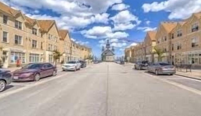 Relax 2 bedrooms with full bathroom and Parking 5 mins to Hwy 404