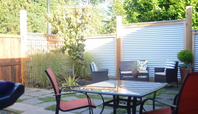 Relaxing 1 Bedroom Suite - 5 minutes from the beach!