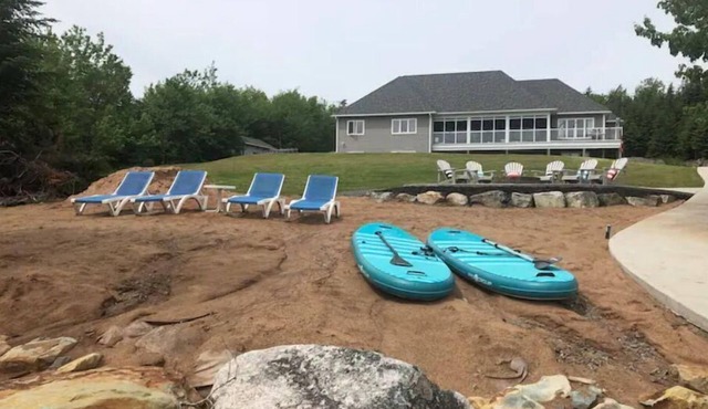 Relaxing lakefront retreat on Porters Lake - 30 mins to downtown Halifax!