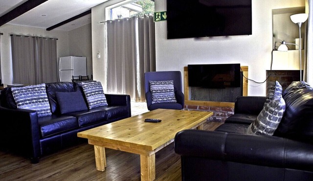 Remodeled 6 Bedroom Chalet, Hot-Tub Near Village