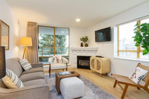 Renovated 2Bed-2Bath in Village with Pool, Hot Tub, and Sauna