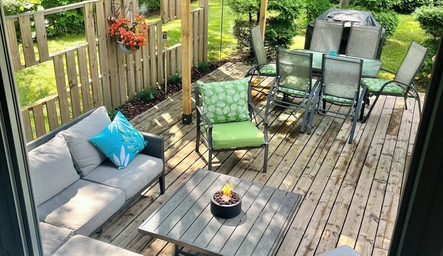 Renovated 5 bedroom, 2 bath house in Meaford. 4 min ride to beach, 20 to Blue Mt