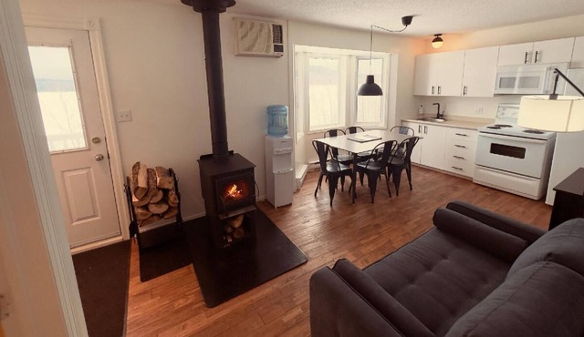 Rental of renovated cottages facing the lake with a magnificent terrace