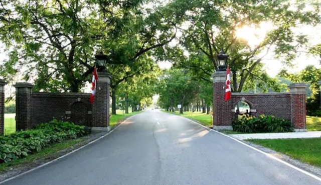Residence and Conference Centre – King City
