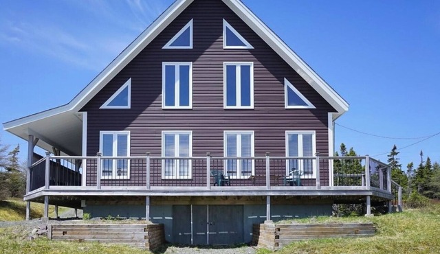 Rhodies Pondside Retreat, less than 1 hour from St. John’s!
