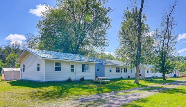 Rice lake 2 bedrooms waterfront cottage