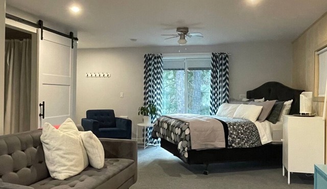 River's Edge Retreat Gabbro Suite for 2 on the Clearwater River