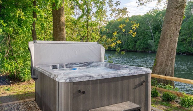 Riverfront 4BR | Winter Views & Hot Tub