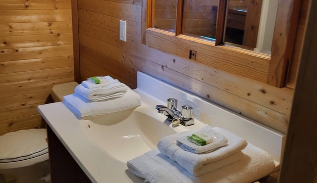 Roberts Lake ResortnSandybeach, fishing,hiking, pet friendly
