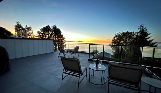 Rooftop Suite with Spectacular Oceanview!