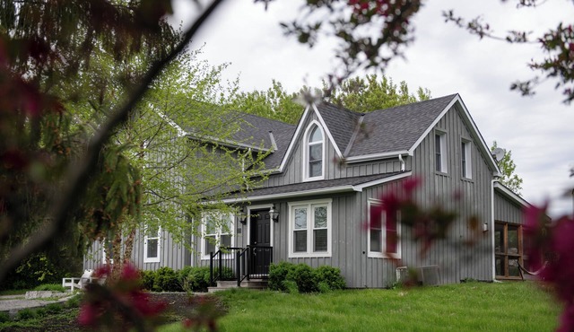 Rosebend Farmhouse | Bloomfield | Hot Tub 4 Bedrooms