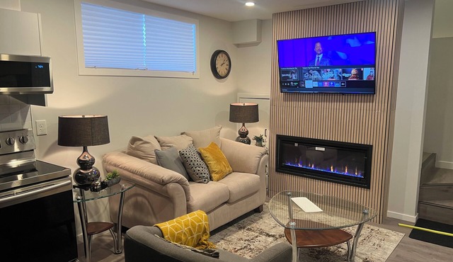 Rosemary’s Cozy Corner - 2 Bedroom Suite w/Private Entry in Brighton