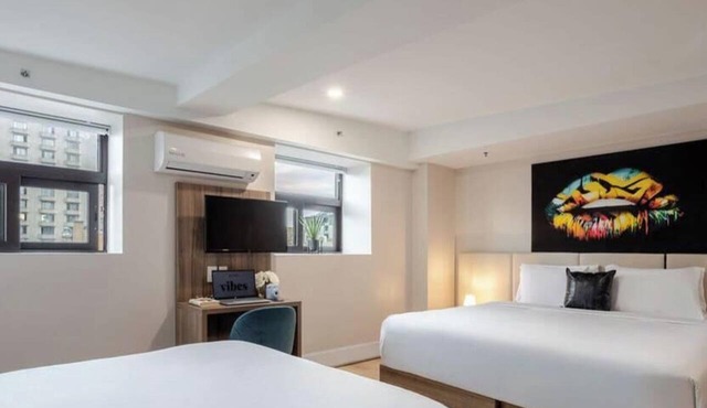 Royal Pair – Downtown MTL Stay