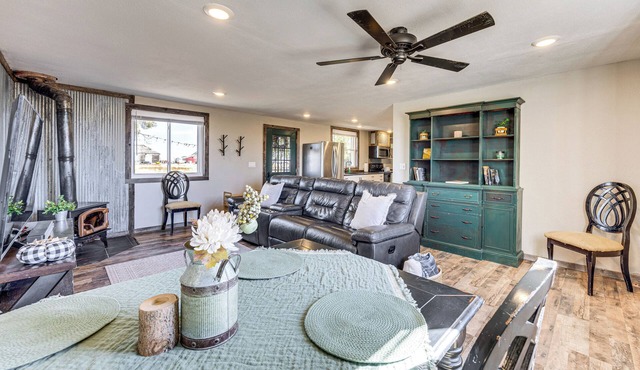 Rustic Cabin in Peyton Near Hiking Trails!