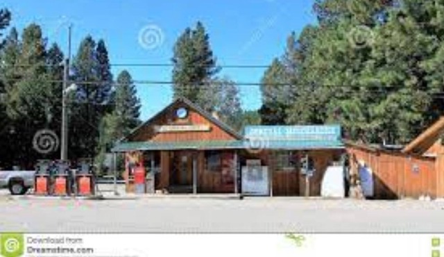 RV Parking /Camping with full hook ups. WITH WEEKLY AND MONTHLY DISCOUNTS