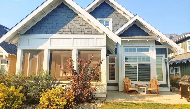Sandcastle Cottage on Osoyoos Lake Prime location, family friendly.