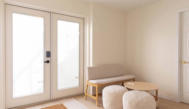 Scandi Oakridge 3BR Suite near Mall+Park+Train