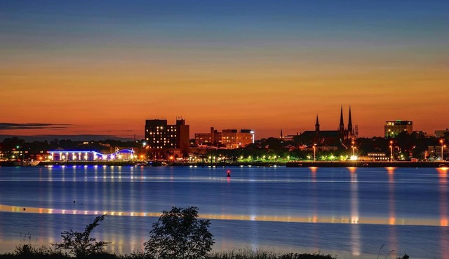 Scenic Harbour View House, Exceptional Oceanfront overlooking Charlottetown.