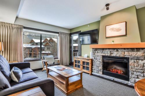 Scenic Mountain With Outdoor Hot Tub 1 Bedroom Den