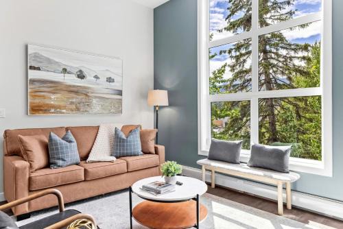 Scenic Riverstone 2BR w/Balcony + BBQ, Sleeps 6!