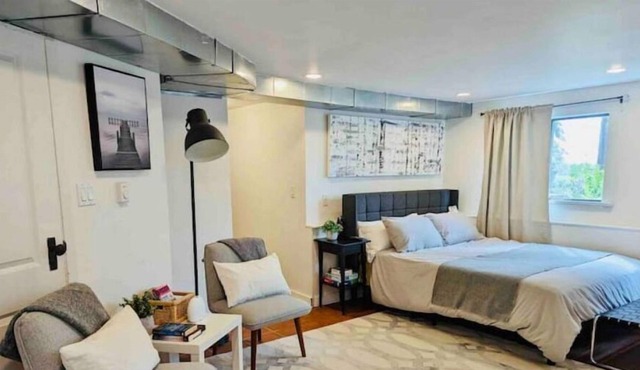 Sea to Sky Cottage Studio.