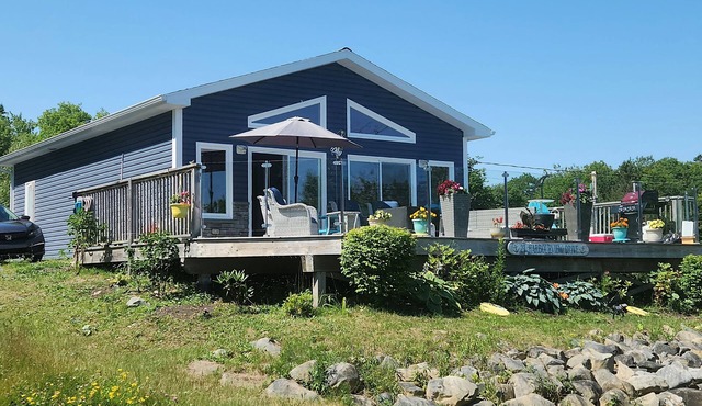 Seas The Day Cottage in SW Port Mouton