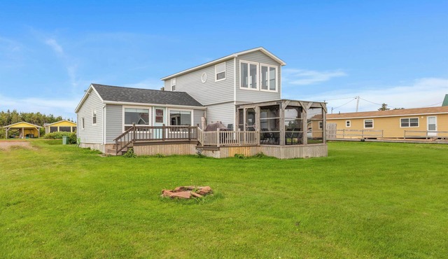 Seashell by the Seashore: Cozy 1BR Cottage Steps from Private Sandy Beach