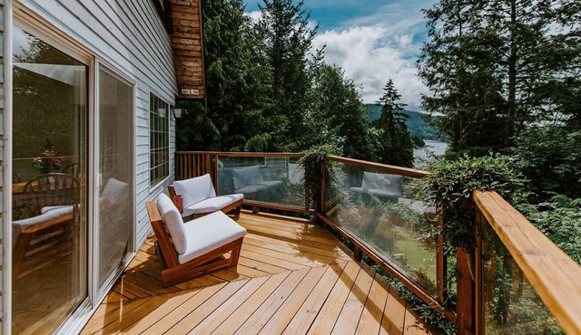Secluded Coastal Modern Nest 4BR w/Ocean Views + King Bed nestled in nature