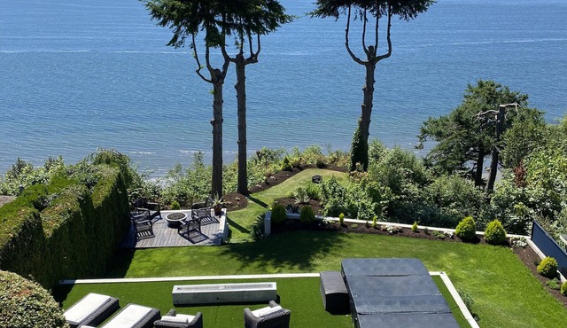 Secluded ocean front villa w/hot tub and beach access
