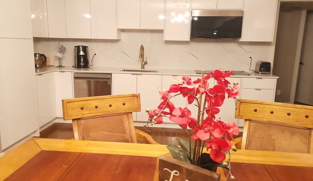 Self Entrance 2 BR, Whole Suite, Close To White Rock Beach & US Border, NEW