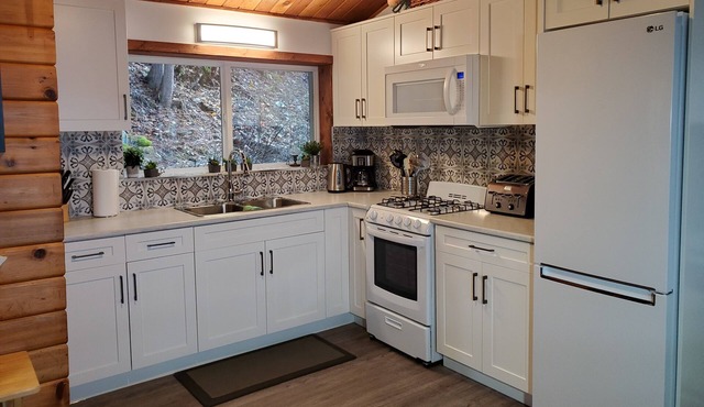 Semi-Waterfront Cottage, West View, Dock, Buoy, Pet Friendly