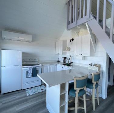 Serene Cove Retreat Cottage- Blue
